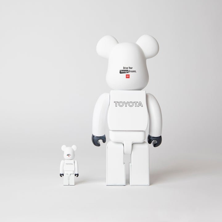Be@rbrick Toyota 2022 - 100% + 400% • Surtoys